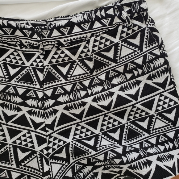 Tribal Pattern Shorts XS - Picture 5 of 6